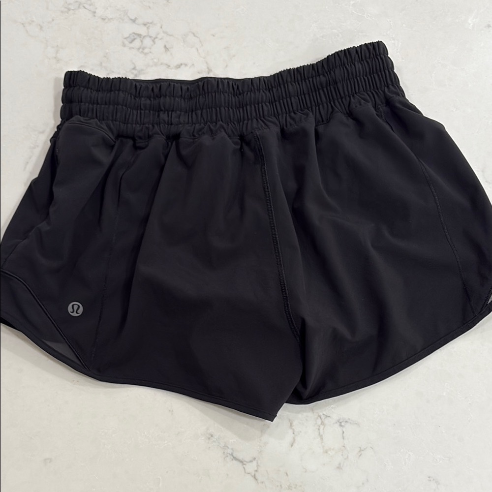 Lululemon Hotty Hot High-Rise Lined Short. Size 6
